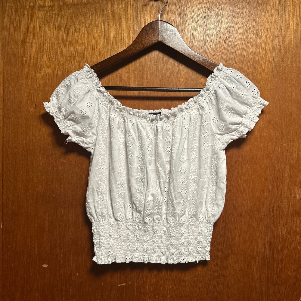 Justify White Puff Sleeve Smocked Blouse. Size L.